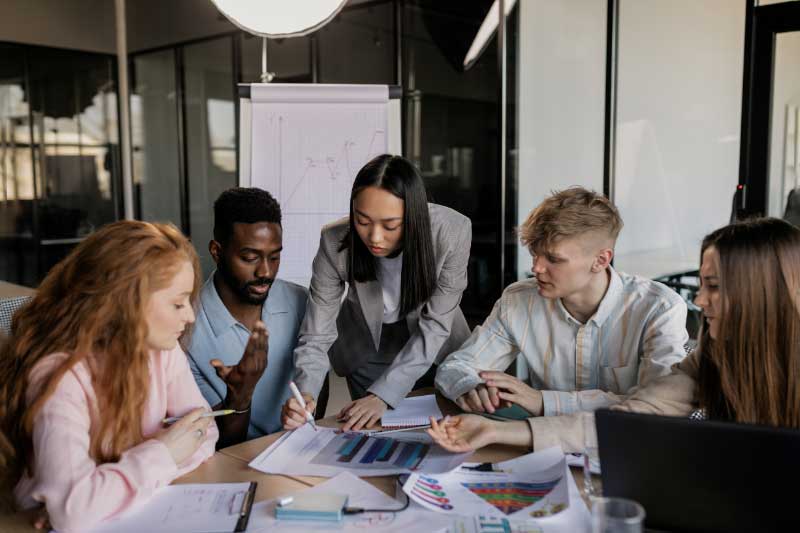difference between passive and active employees